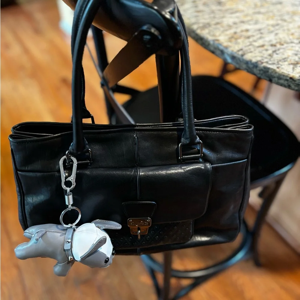 MCM Black Leather Papillion Shoulder Bag with Gold Accents - Picture 4 of 12